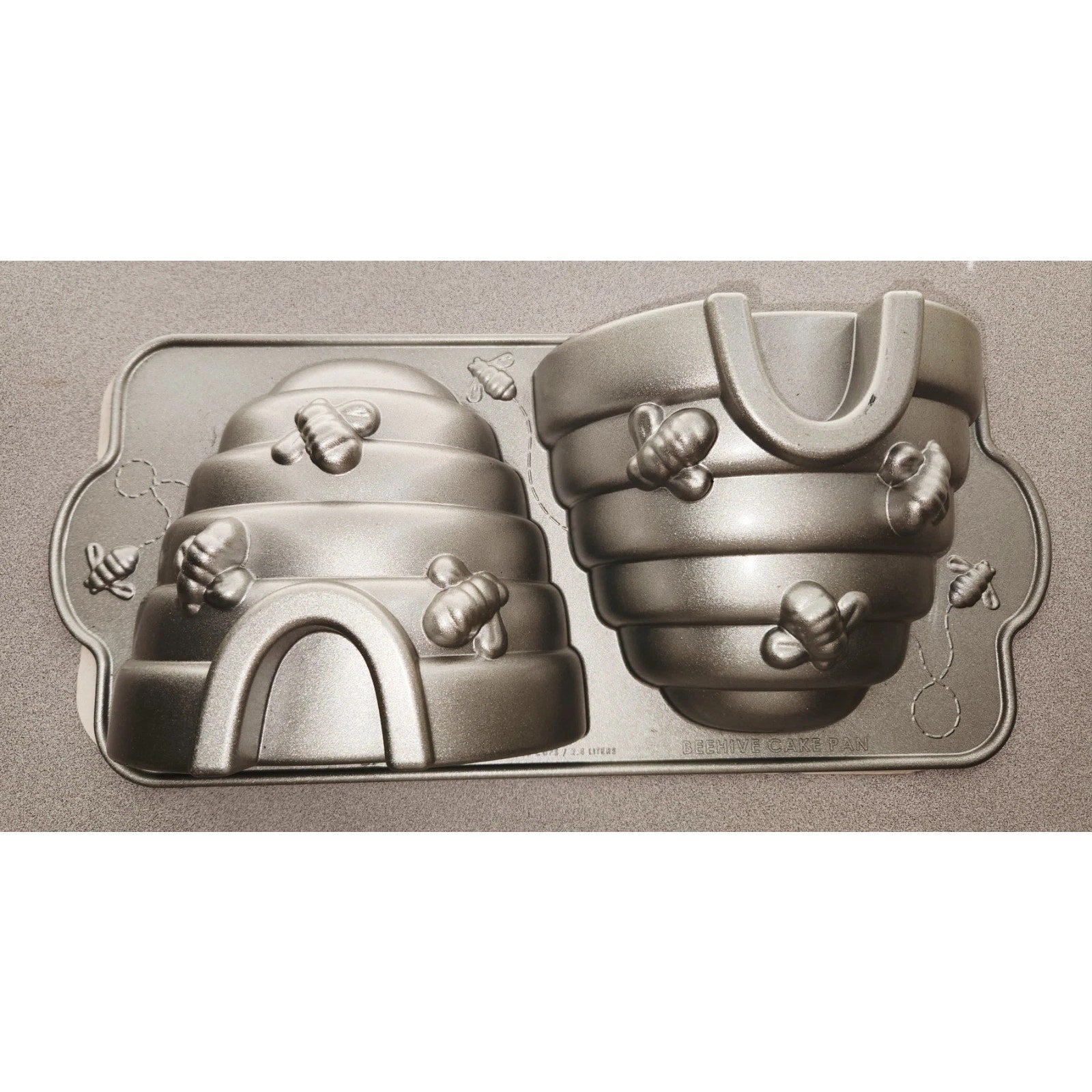 Nordic Ware Beehive Baking Pan New